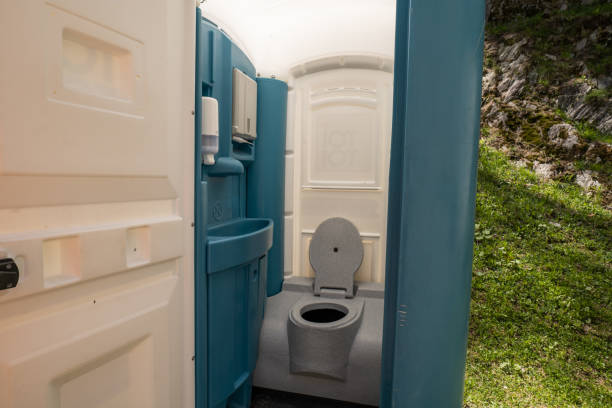 Portable bathroom rental in Farmingdale, NY